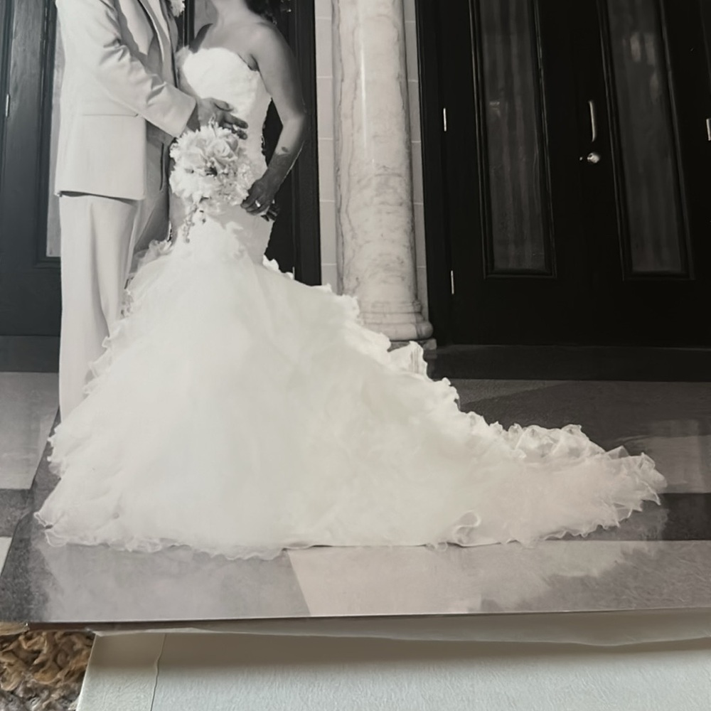 Wedding dress 👰🏻, formal, ruffle, rhinestone, and lace. - Picture 2 of 12